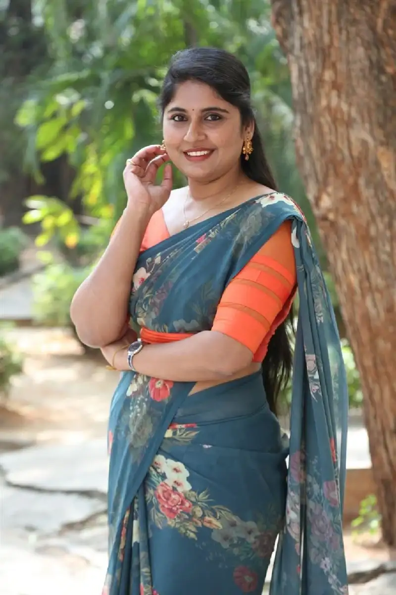 SONIA CHOWDARY STILLS IN SOUTH INDIAN BLUE SAREE 12